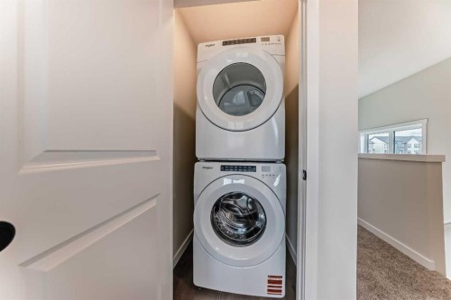 261 Heirloom Way Se, Calgary, AB 