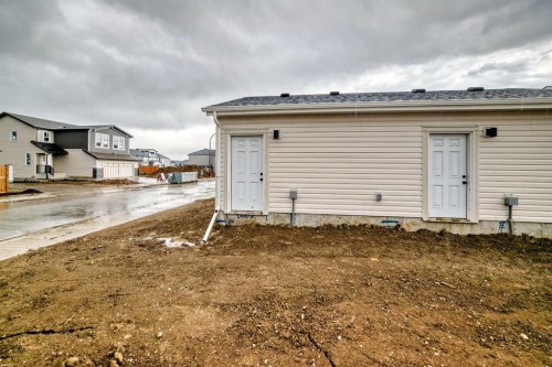 261 Heirloom Way Se, Calgary, AB 