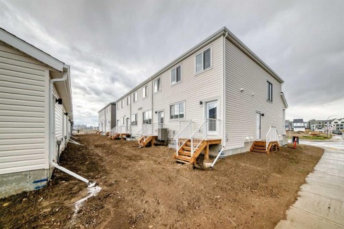 261 Heirloom Way Se, Calgary, AB 
