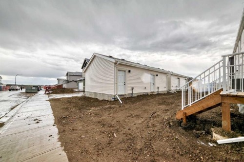 261 Heirloom Way Se, Calgary, AB 
