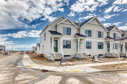 261 Heirloom Way Se, Calgary, AB 