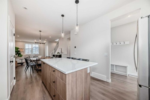 261 Heirloom Way Se, Calgary, AB 