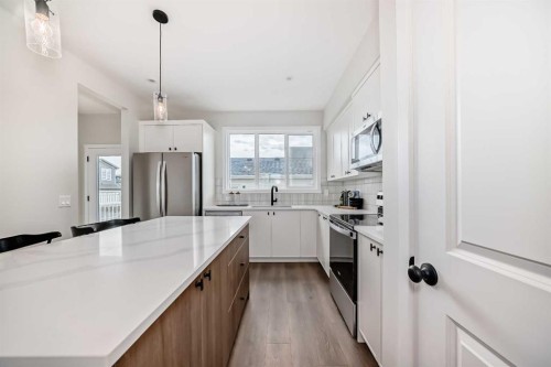 261 Heirloom Way Se, Calgary, AB 