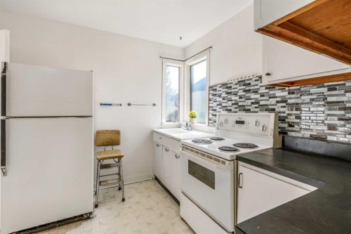 1409 81 Street, Coleman, AB - Indoor Photo Showing Kitchen