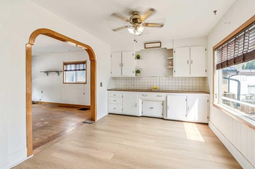 1409 81 Street, Coleman, AB - Indoor Photo Showing Kitchen