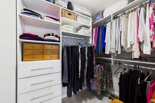 1503-1234 5 Avenue Nw, Calgary, AB - Indoor With Storage
