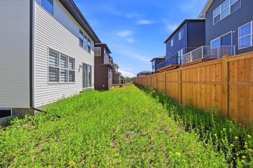79 Amblefield Grove Nw, Calgary, AB 