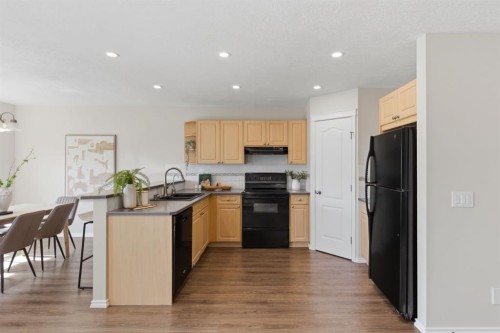 241 Somerside Close Sw, Calgary, AB 