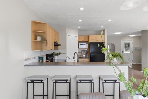 241 Somerside Close Sw, Calgary, AB 