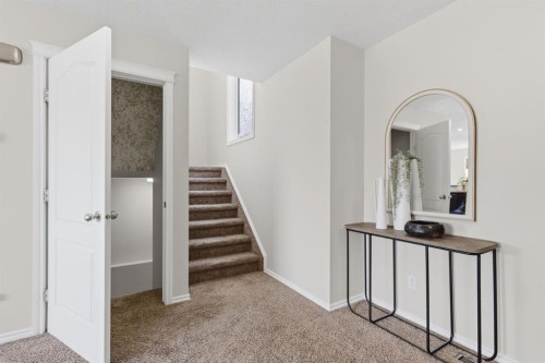 241 Somerside Close Sw, Calgary, AB 