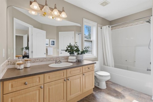 241 Somerside Close Sw, Calgary, AB 