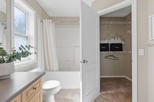 241 Somerside Close Sw, Calgary, AB 