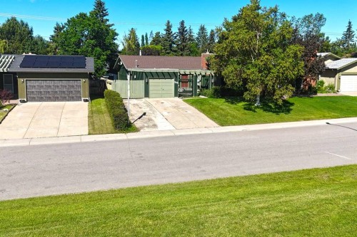 243 Silvercreek Drive Nw, Calgary, AB - Outdoor