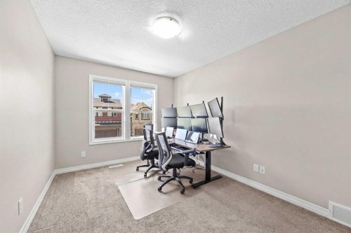 27 Mahogany Crescent Se, Calgary, AB 