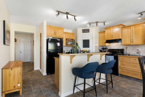151 Bow Ridge Crescent, Cochrane, AB - Indoor Photo Showing Kitchen