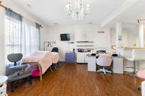 151 Bow Ridge Crescent, Cochrane, AB - Indoor Photo Showing Bedroom