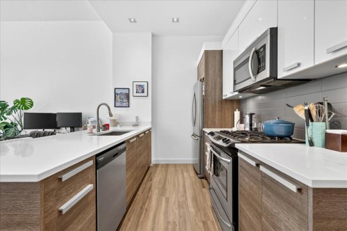 809-235 9A Street Nw, Calgary, AB - Indoor Photo Showing Kitchen With Upgraded Kitchen