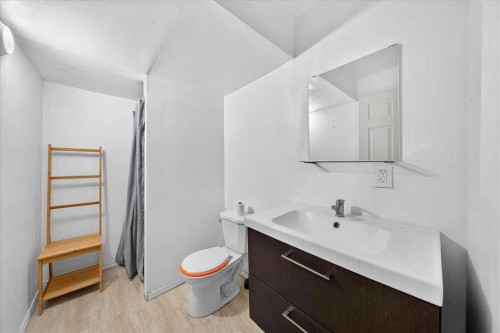 76 Country Village Lane Ne, Calgary, AB - Indoor Photo Showing Bathroom