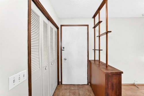 6839 Huntridge Hill Ne, Calgary, AB 