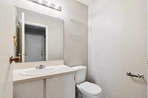 864 Queensland Drive Se, Calgary, AB 