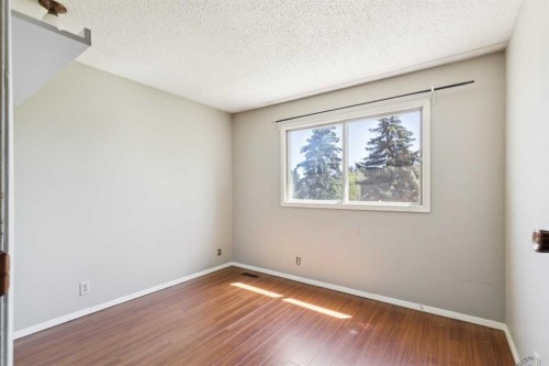 864 Queensland Drive Se, Calgary, AB 