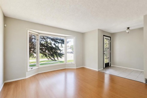 864 Queensland Drive Se, Calgary, AB 