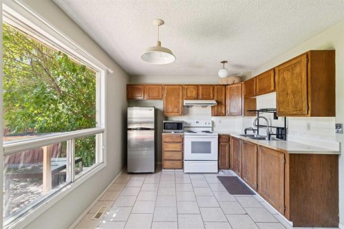 864 Queensland Drive Se, Calgary, AB 