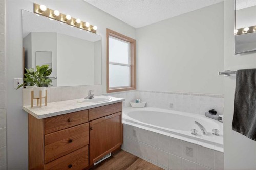 72 Springs Crescent Se, Airdrie, AB 