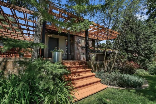 1718 12 Avenue Nw, Calgary, AB 