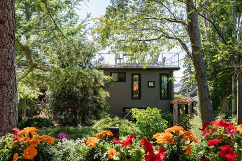 1718 12 Avenue Nw, Calgary, AB 