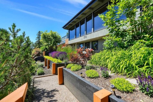 1718 12 Avenue Nw, Calgary, AB 