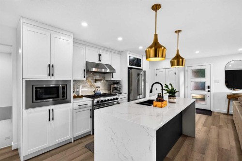 9512 Academy Drive Se, Calgary, AB - Indoor Photo Showing Kitchen With Upgraded Kitchen