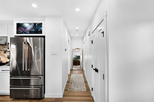 9512 Academy Drive Se, Calgary, AB - Indoor Photo Showing Other Room