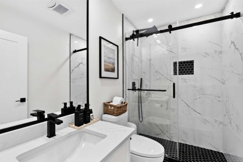 9512 Academy Drive Se, Calgary, AB - Indoor Photo Showing Bathroom