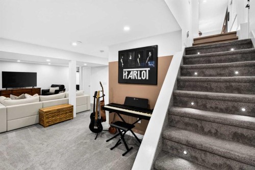 9512 Academy Drive Se, Calgary, AB - Indoor Photo Showing Other Room