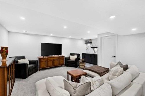 9512 Academy Drive Se, Calgary, AB - Indoor