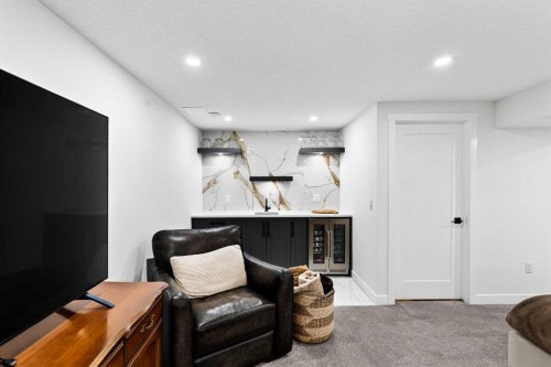 9512 Academy Drive Se, Calgary, AB - Indoor