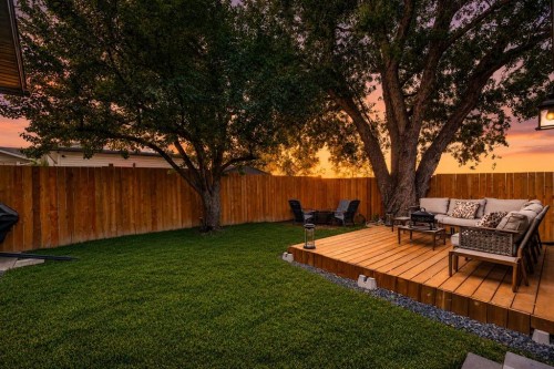 9512 Academy Drive Se, Calgary, AB - Outdoor