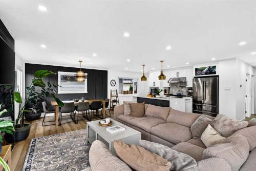 9512 Academy Drive Se, Calgary, AB - Indoor Photo Showing Living Room