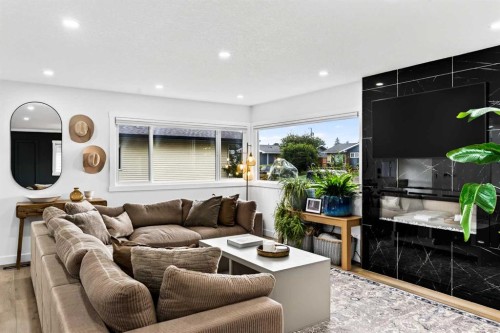 9512 Academy Drive Se, Calgary, AB - Indoor Photo Showing Living Room