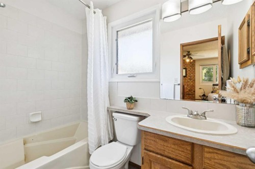 272 Woodfield Road Sw, Calgary, AB 