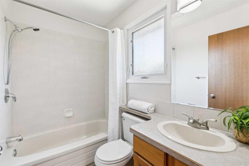 272 Woodfield Road Sw, Calgary, AB 