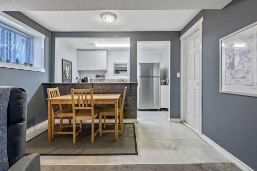 311 Penbrooke Crescent Se, Calgary, AB - Indoor Photo Showing Dining Room