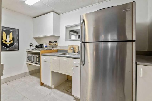 311 Penbrooke Crescent Se, Calgary, AB - Indoor Photo Showing Kitchen