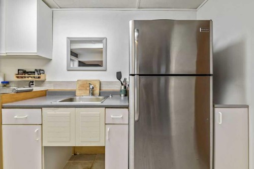 311 Penbrooke Crescent Se, Calgary, AB - Indoor Photo Showing Kitchen
