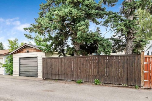 311 Penbrooke Crescent Se, Calgary, AB - Outdoor