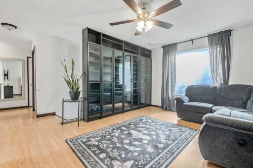311 Penbrooke Crescent Se, Calgary, AB - Indoor Photo Showing Living Room