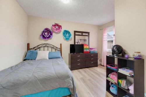 145 Sunset Manor, Cochrane, AB - Indoor Photo Showing Bedroom