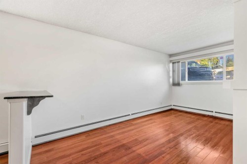 14-2906 17 Avenue Sw, Calgary, AB - Indoor Photo Showing Other Room