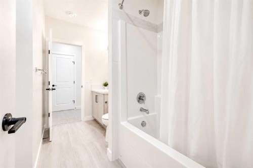 267 Belmont Heath Sw, Calgary, AB - Indoor Photo Showing Bathroom